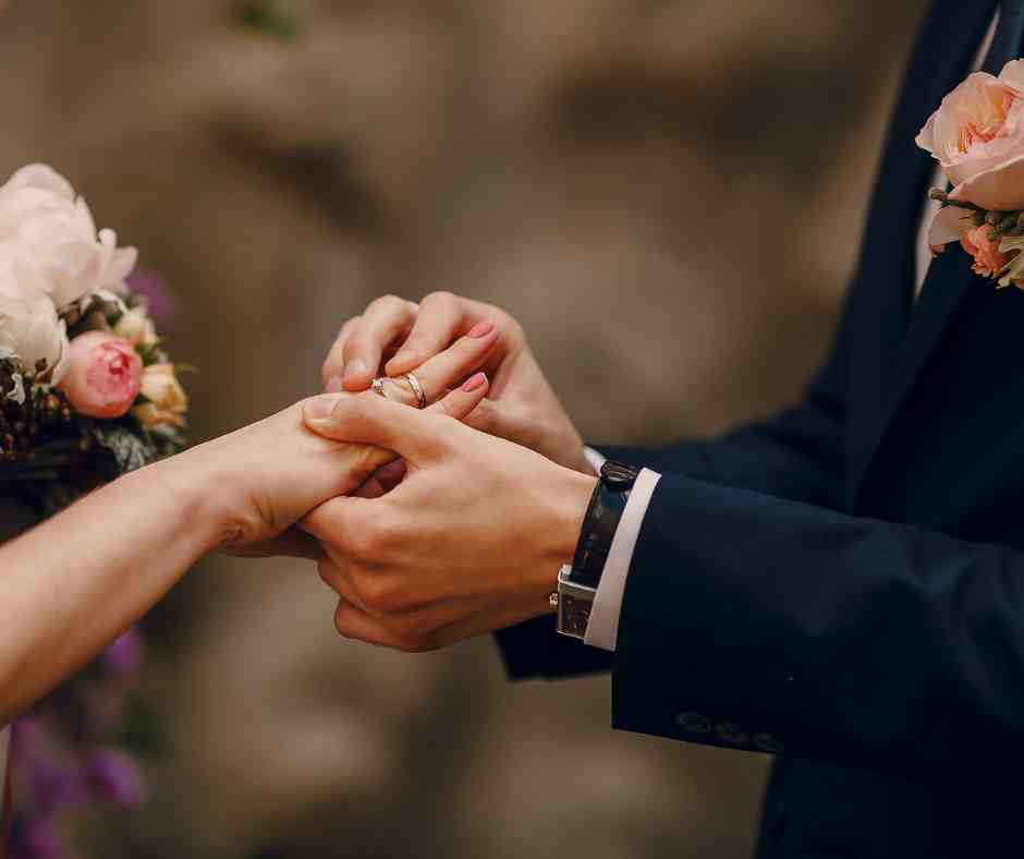 Jak się ubrać na ślub jako świadek lub gość? 10 wskazówek ślubnego souivre-vivre'u